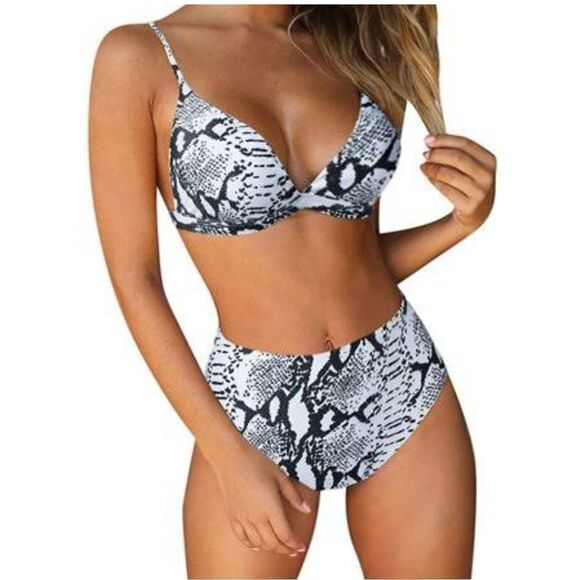 Bikini   - Picture 2 of 5